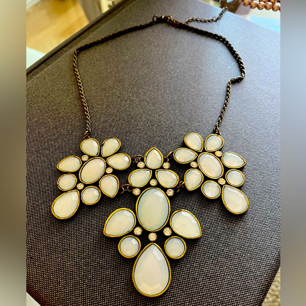 🌺 Stunning Vintage Like Statement Necklace